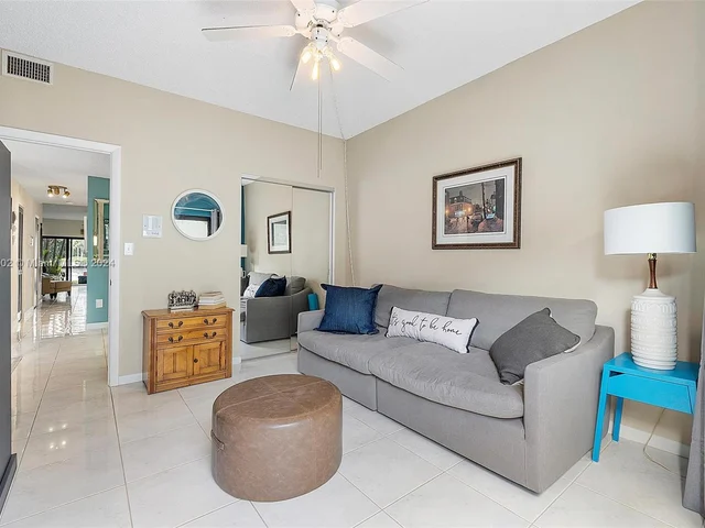 1301 N Riverside Dr # 18, Pompano Beach FL 33062