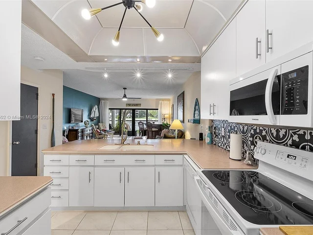 1301 N Riverside Dr # 18, Pompano Beach FL 33062