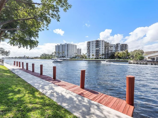 1301 N Riverside Dr # 18, Pompano Beach FL 33062