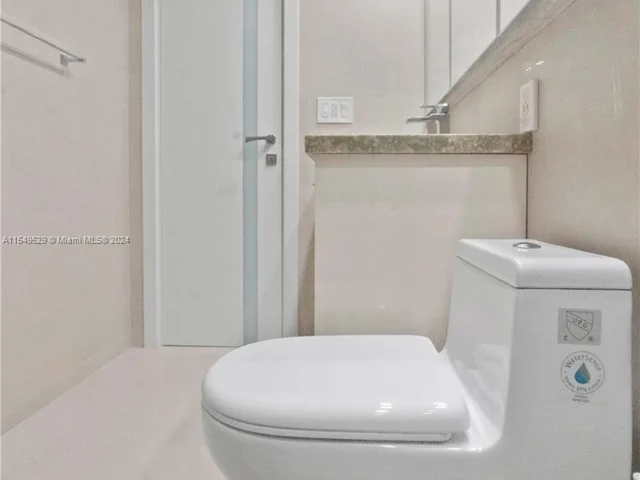 400 Kings Point Dr # 314, Sunny Isles Beach FL 33160