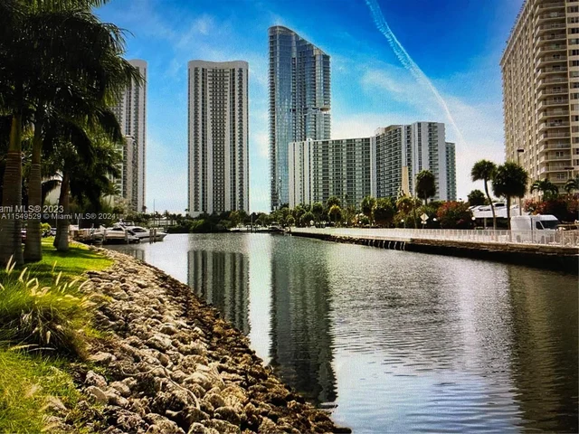 400 Kings Point Dr # 314, Sunny Isles Beach FL 33160