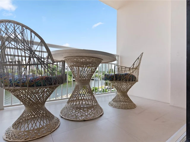 400 Kings Point Dr # 314, Sunny Isles Beach FL 33160