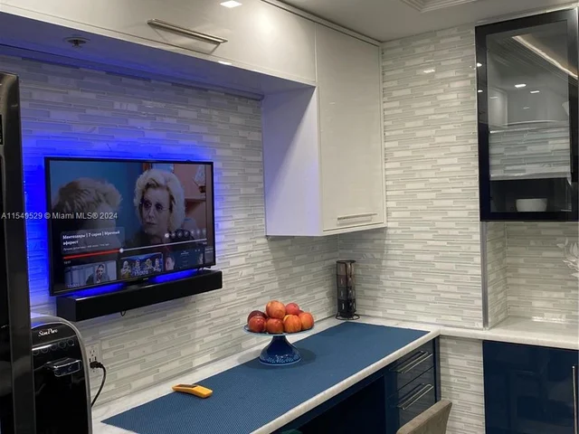 400 Kings Point Dr # 314, Sunny Isles Beach FL 33160