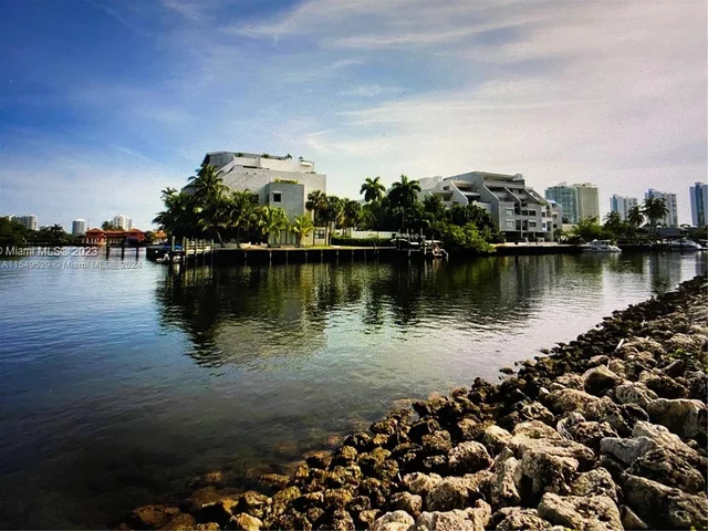 400 Kings Point Dr # 314, Sunny Isles Beach FL 33160