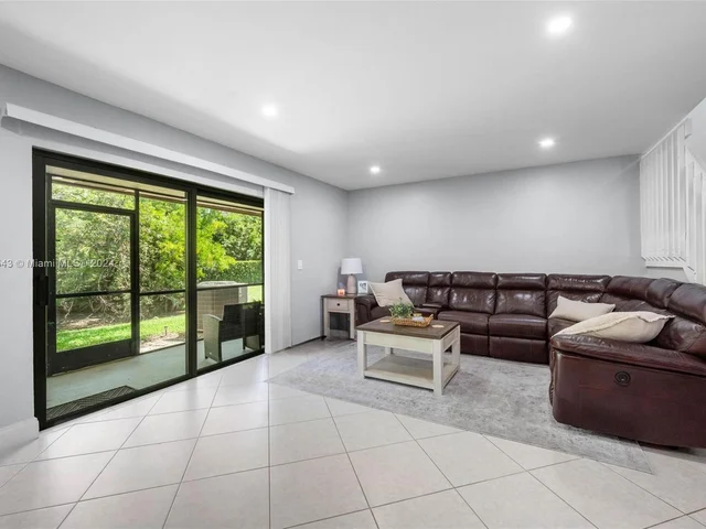 12451 NW 3rd St # B3, Plantation FL 33325