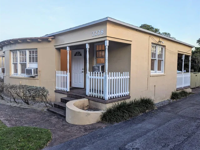 2228 Monroe St # 2228, Hollywood FL 33020