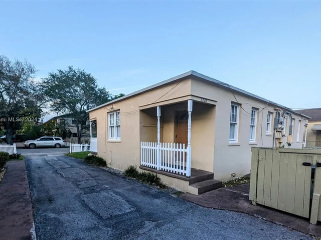 2228 Monroe St # 2228, Hollywood FL 33020