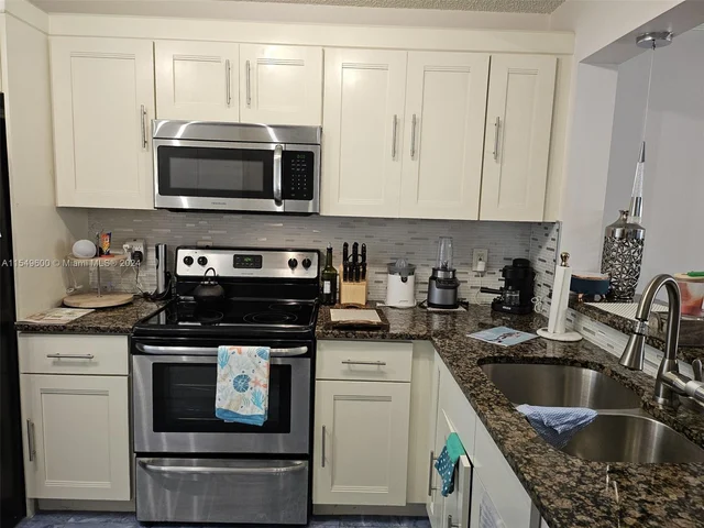 7770 NW 50th St # 108, Lauderhill FL 33351