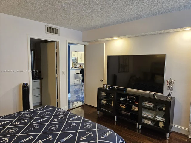 7770 NW 50th St # 108, Lauderhill FL 33351