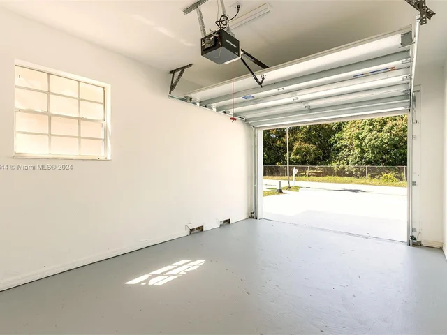 15881 SW 139th Ave, Miami FL 33177