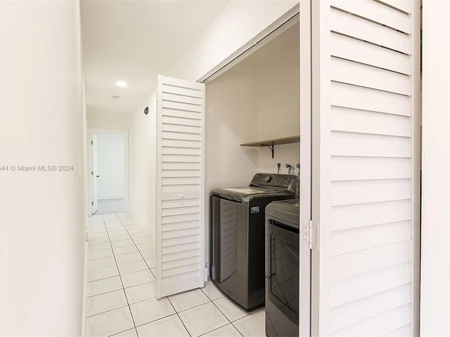 15881 SW 139th Ave, Miami FL 33177