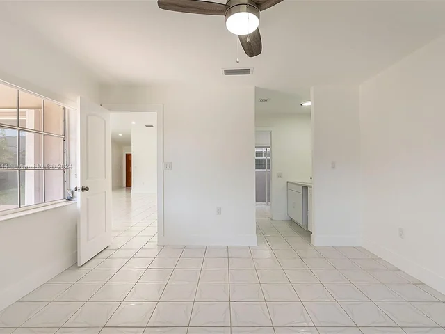 15881 SW 139th Ave, Miami FL 33177