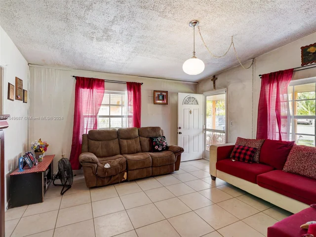 550 NW 143rd St, North Miami FL 33168