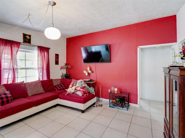 550 NW 143rd St, North Miami FL 33168