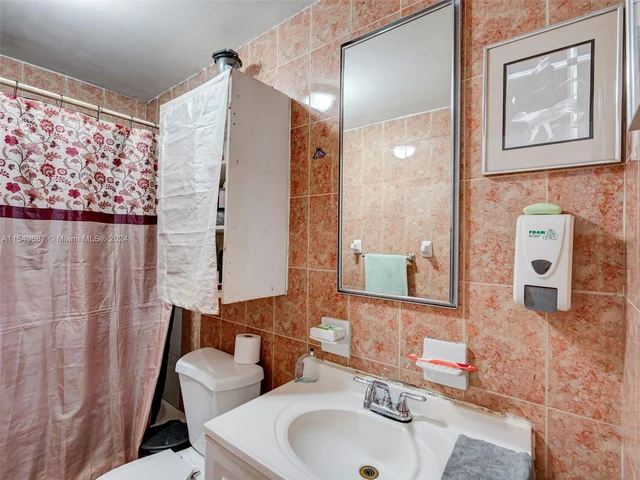 550 NW 143rd St, North Miami FL 33168