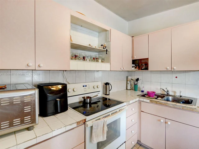 550 NW 143rd St, North Miami FL 33168