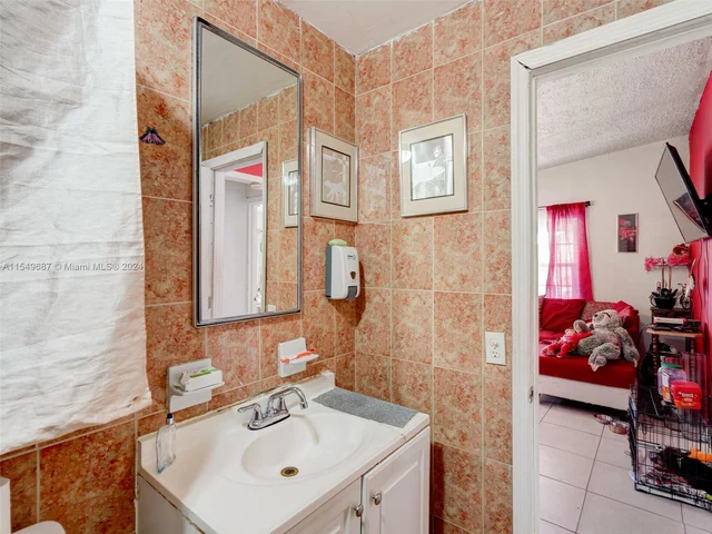 550 NW 143rd St, North Miami FL 33168