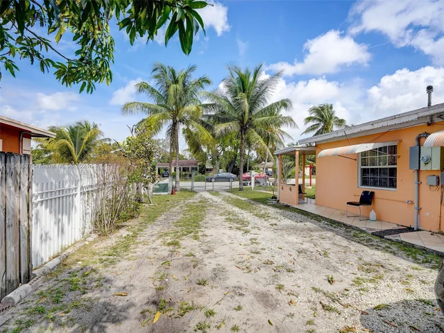 550 NW 143rd St, North Miami FL 33168