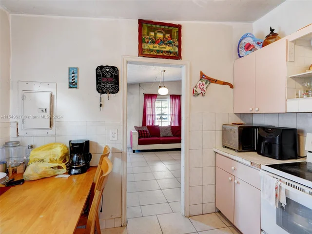 550 NW 143rd St, North Miami FL 33168