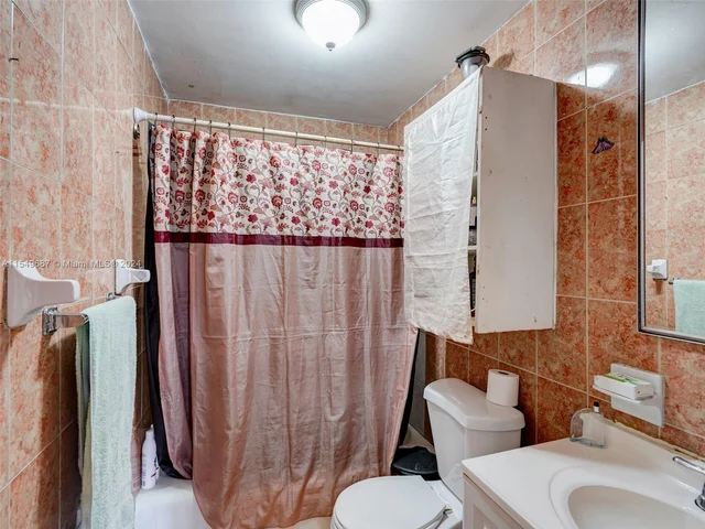 550 NW 143rd St, North Miami FL 33168