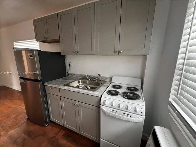 2037 Madison St # 11, Hollywood FL 33020