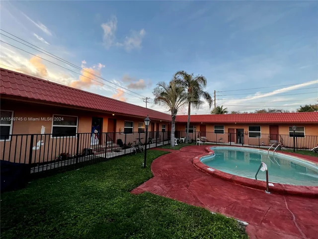 2037 Madison St # 11, Hollywood FL 33020