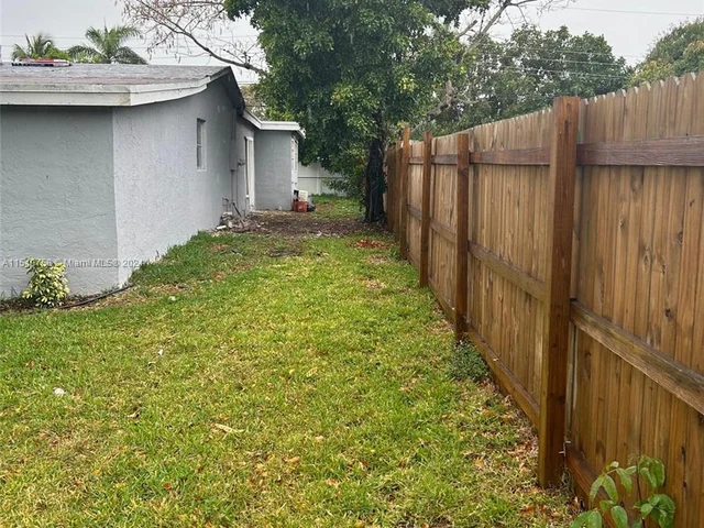 5311 NE 10th Ave, Deerfield Beach FL 33064