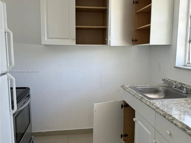 300 NE 1st Ct # 201, Hallandale Beach FL 33009