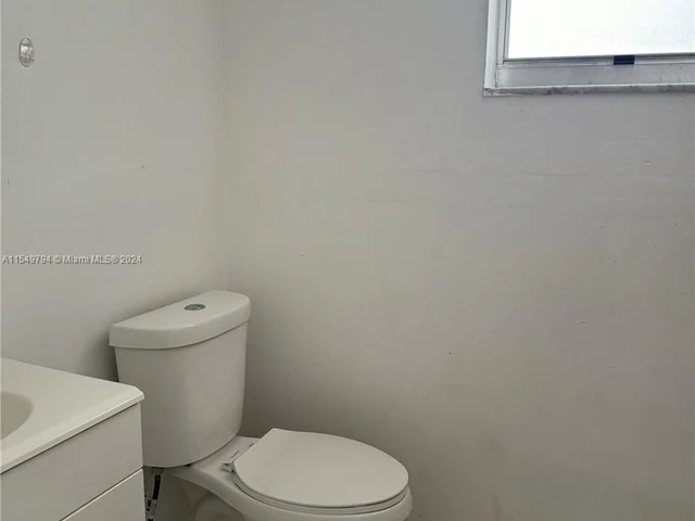 300 NE 1st Ct # 201, Hallandale Beach FL 33009