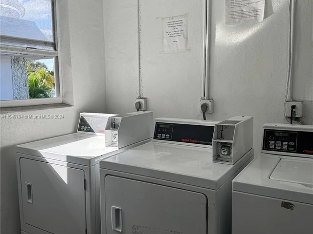 300 NE 1st Ct # 201, Hallandale Beach FL 33009