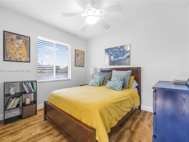 2943 Oakbrook Dr, Weston FL 33332