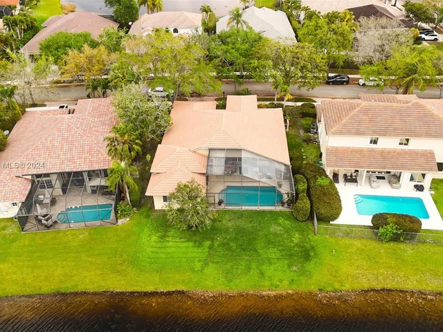 2943 Oakbrook Dr, Weston FL 33332