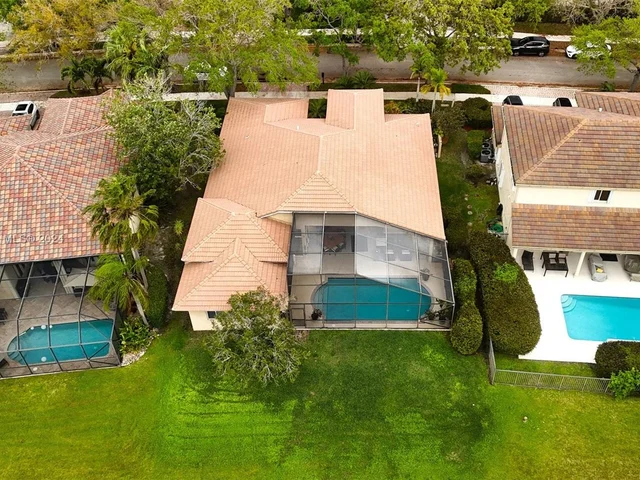 2943 Oakbrook Dr, Weston FL 33332