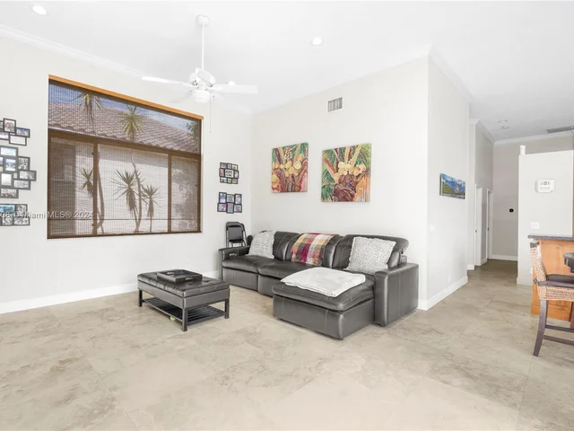 2943 Oakbrook Dr, Weston FL 33332