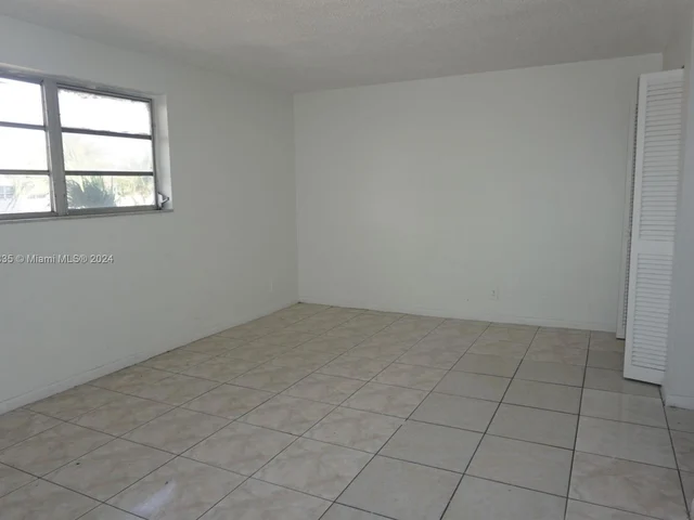 300 NE 1st Ct # 209, Hallandale Beach FL 33009