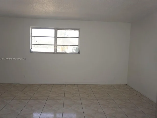 300 NE 1st Ct # 209, Hallandale Beach FL 33009