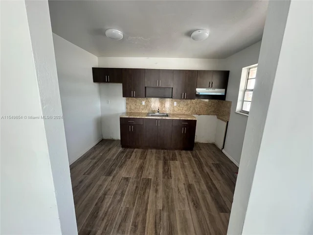 380 E 50th St # 8, Hialeah FL 33013