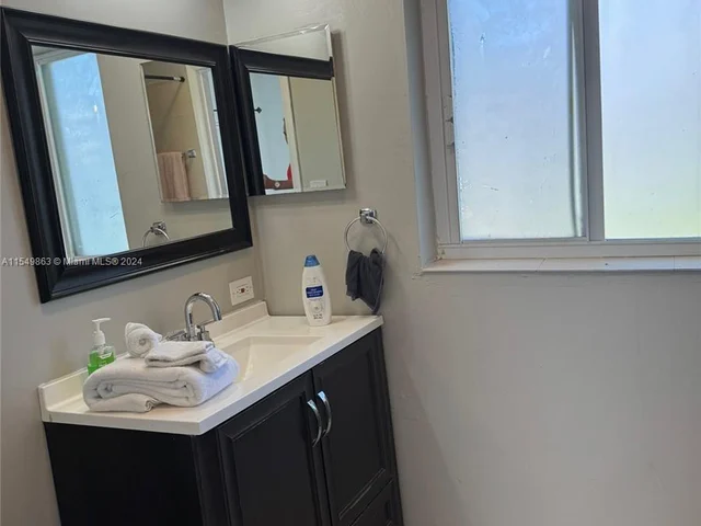 919 SW 10th St # 1, Miami FL 33130