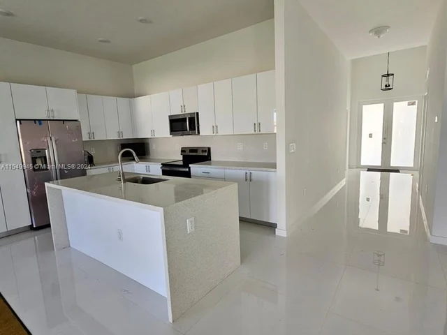 22580 SW 125 AVE, Miami FL 33170