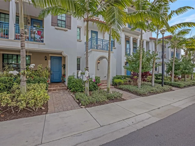 11548 SW 14th St, Pembroke Pines FL 33025