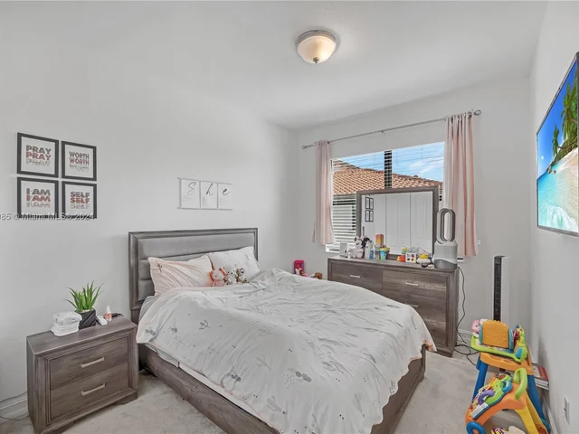 11548 SW 14th St, Pembroke Pines FL 33025