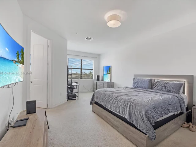 11548 SW 14th St, Pembroke Pines FL 33025