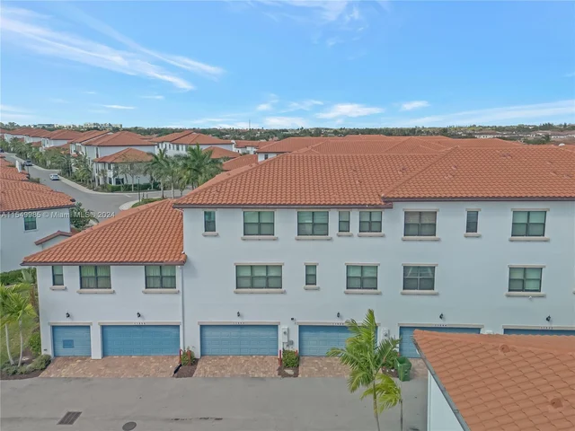 11548 SW 14th St, Pembroke Pines FL 33025