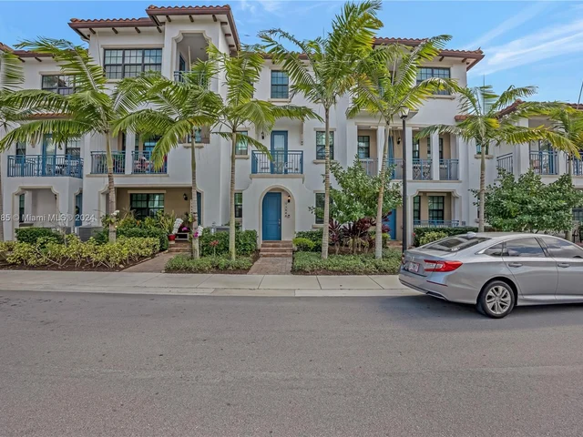 11548 SW 14th St, Pembroke Pines FL 33025