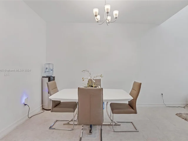 11548 SW 14th St, Pembroke Pines FL 33025