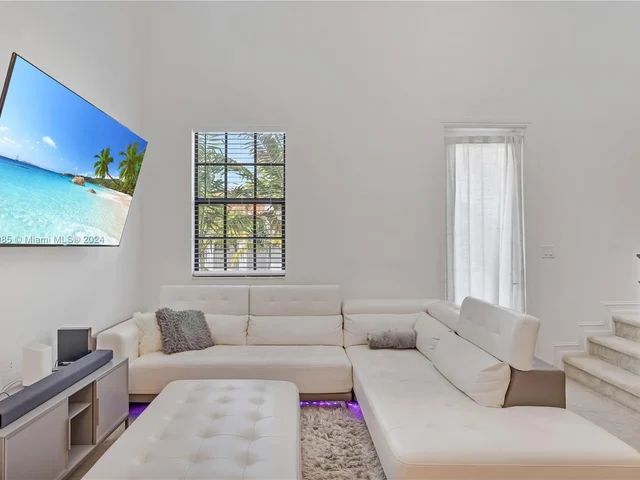 11548 SW 14th St, Pembroke Pines FL 33025