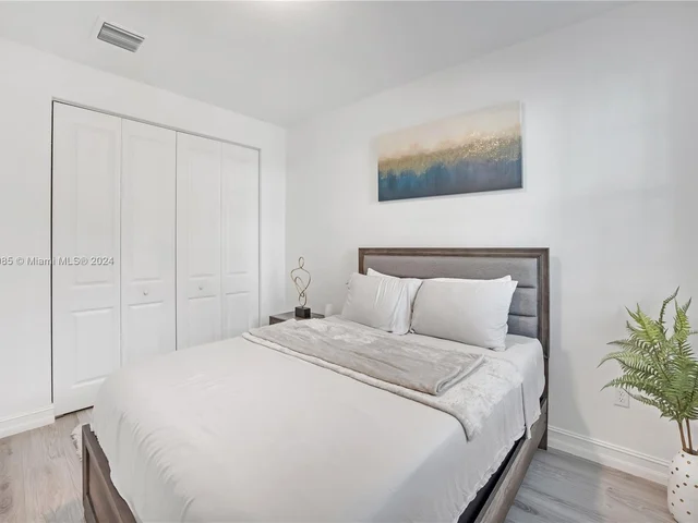 11548 SW 14th St, Pembroke Pines FL 33025