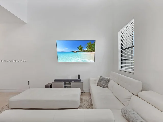 11548 SW 14th St, Pembroke Pines FL 33025