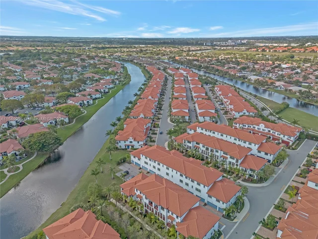 11548 SW 14th St, Pembroke Pines FL 33025