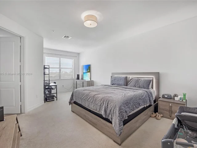 11548 SW 14th St, Pembroke Pines FL 33025